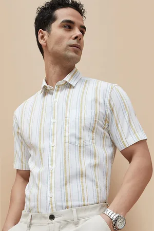 Lifestyle Men Spread Collar Vertical Striped Cotton Casual Shirt