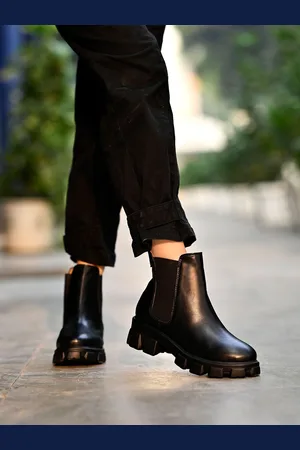 Stylestry Women Heeled Slip On Chelsea Boots