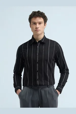 Flying Machine Men Spread Collar Vertical Striped Cotton Slim Fit Formal Shirt