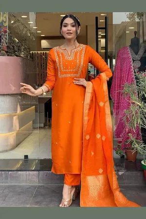 HERE&NOW Women Embroidered Regular Beads and Stones Chanderi Silk Kurta with Pyjamas & With Dupatta