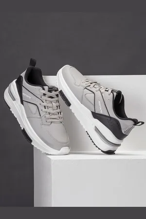 Red Tape Men Solid Sneakers