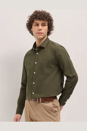 The Bear House Men Spread Collar Solid Cotton Tailored Fit Formal Shirt