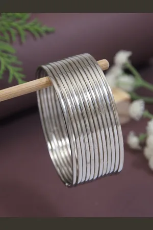 I Jewels Set of 12 Plain Silver Plated Bangles