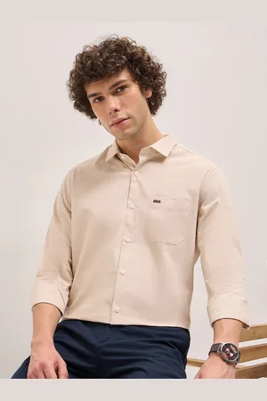 The Bear House Men Spread Collar Solid Cotton Tailored Fit Formal Shirt
