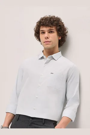The Bear House Men Spread Collar Solid Cotton Tailored Fit Formal Shirt