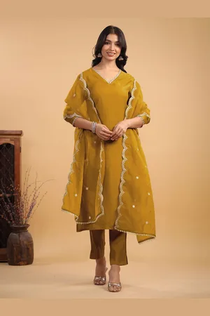 Janasya Women Chanderi Silk Embellished Straight Kurta Set