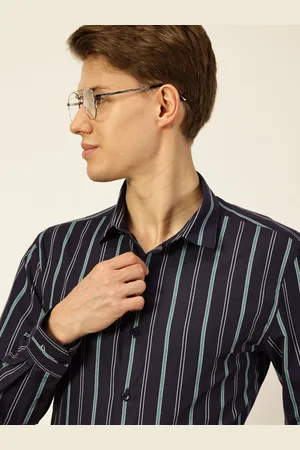 Invictus Men Original Spread Collar Vertical Striped Cotton Slim Fit Formal Shirt