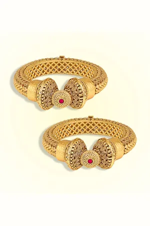 Peora Set Of 2 Gold Plated Stones Studded Bangles