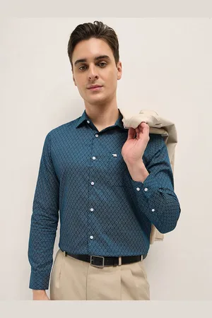 The Bear House Men Spread Collar Geometric Printed Cotton Tailored Fit Formal Shirt