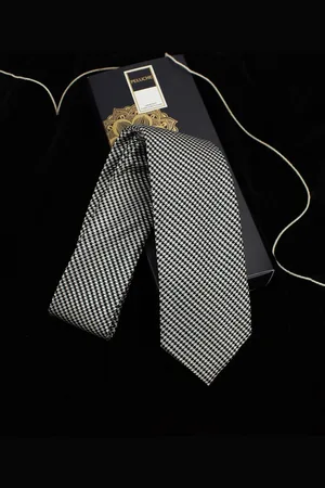 PELUCHE White & Black Woven Design Broad Tie