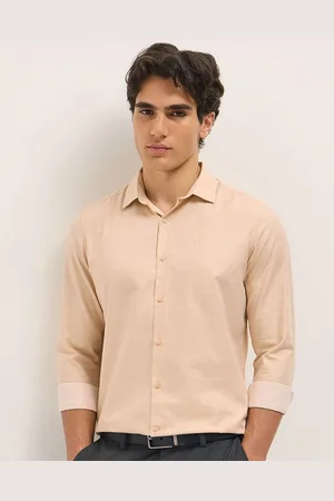 The Bear House Men Tailored Fit Opaque Formal Shirt