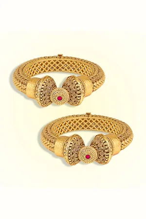Peora Set Of 2 Gold Plated Stone Studded Bangles