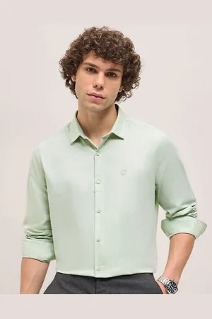 The Bear House Men Spread Collar Solid Cotton Tailored Fit Formal Shirt