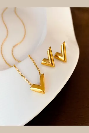AQUASTREET 18K Antitarnish Waterproof V-Shaped Pendant & Earrings Set
