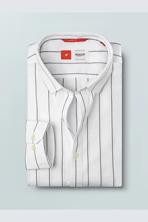 Invictus Men White & Black Slim Fit Striped Sustainable Casual Shirt