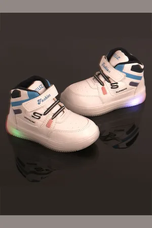 FEETWELL Kids Round Toe LED Sneakers