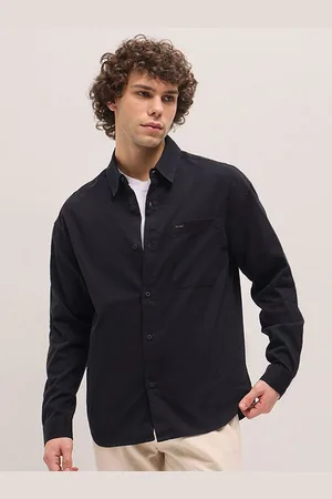 The Bear House Men Spread Collar Solid Relaxed Fit Casual Shirt