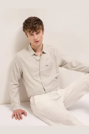 The Bear House Men Spread Collar Vertical Striped Cotton Casual Shirt
