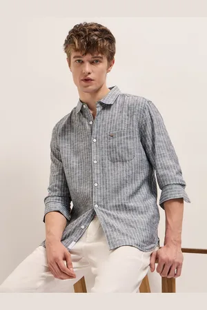 The Bear House Men Spread Collar Vertical Striped Cotton Slim Fit Casual Shirt
