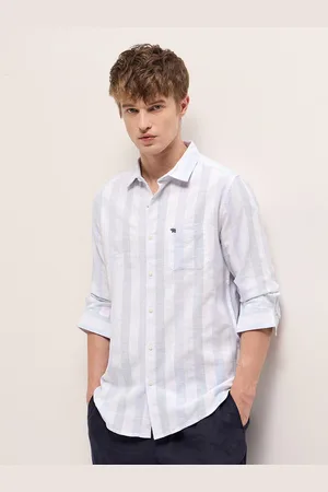 The Bear House Men Spread Collar Vertical Striped Cotton Slim Fit Casual Shirt