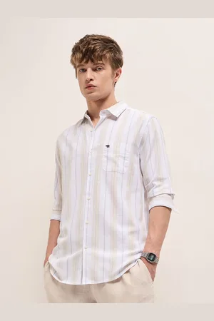 The Bear House Men Spread Collar Vertical Striped Cotton Slim Fit Casual Shirt