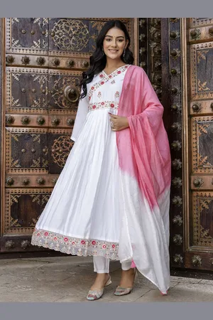 Navlik Women Embroidered Regular Kurta with Trousers & With Dupatta