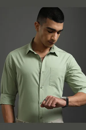 Highlander Men Spread Collar Solid Cotton Slim Fit Formal Shirt