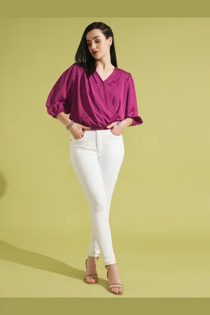 Globus Women Solid V-Neck Top