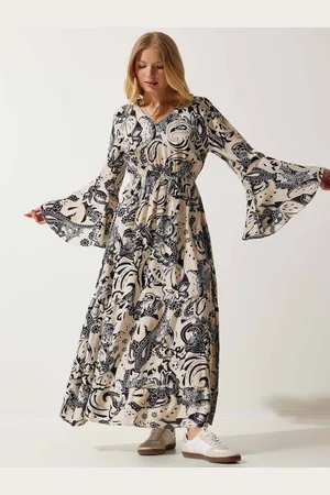 Happiness istanbul Women Floral Printed Bell Sleeve Maxi Dress