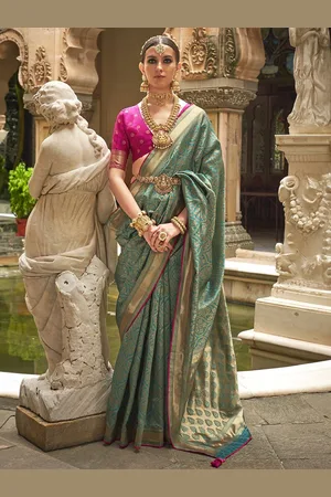 MONJOLIKA FASHION Women Woven Design Zari Silk Blend Banarasi Saree