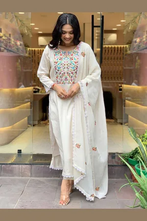 Lilots Lilot Floral Embroidered Chanderi Silk Straight Kurta With Trouser And Dupatta