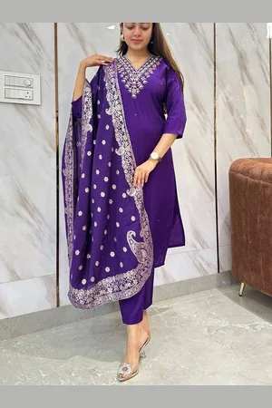 Lilots Floral Embroidered Beads and Stones Chanderi Silk Kurta With Trouser And Dupatta