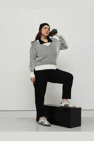 CURVY STREET Women Striped V-Neck Pullover Sweaters