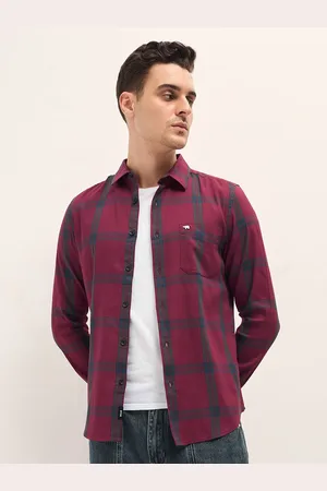 The Bear House Men Slim Fit Spread Collar Windowpane Checked Cotton Casual Shirt