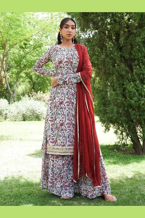Janasya Women Floral Printed Regular Gotta Patti Georgette Kurta With Palazzos & Dupatta