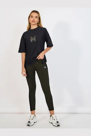 Styli Women Oversized T-Shirt with Chest Print & Fitted Leggings Co-Ords Set