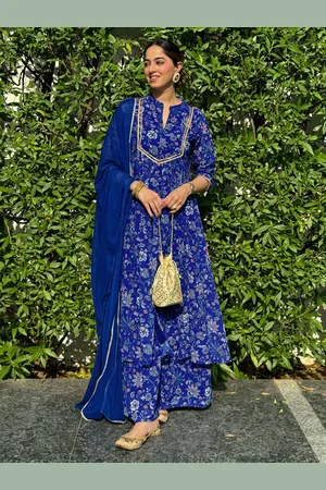 Janasya Women Floral Printed Regular Gotta Patti Georgette Kurta With Palazzos & Dupatta
