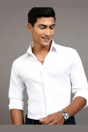 LocoMotive Men Spread Collar Textured Solid Casual Shirt