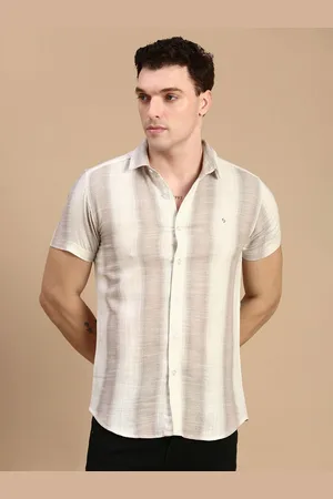 Classic Polo Men India Slim Fit Spread Collar Vertical Striped Cotton Casual Shirt
