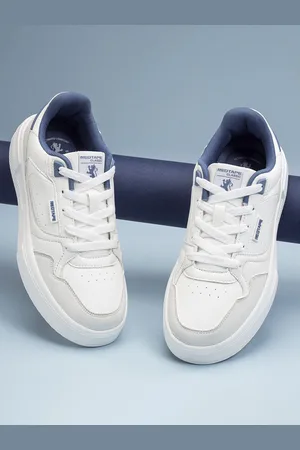 Red Tape Men Solid Sneakers