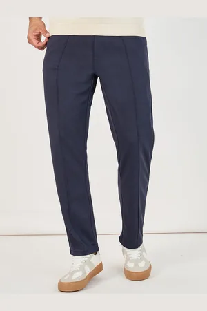 Styli Men Solid Slim Fit Smart Trousers with Pin Tuck