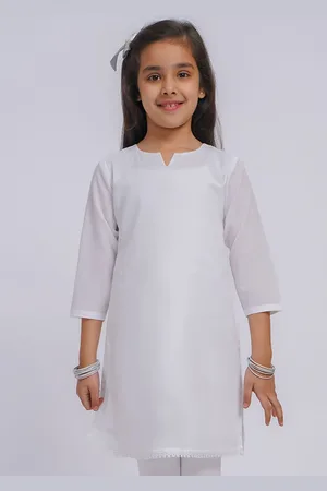 Vastramay Girls Notched Round Neck Cotton Straight Kurta