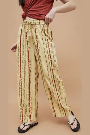 Lifestyle Women Printed Regular Fit Mid-Rise Chinos Trousers