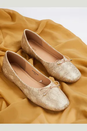Max Collection Women Textured Mojaris with Bows Flats