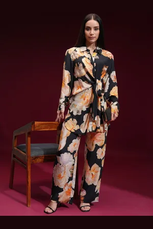 Vishudh Women Printed Tie-Up Top with Regular Pants Co-Ord Set