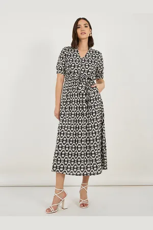 Styli Women V-Neck Printed Short Sleeves A-Line Maxi Length Dress With Tie Up