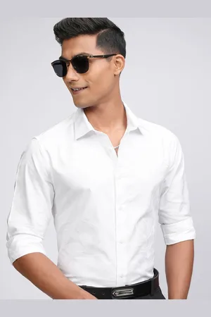 LocoMotive Men Slim Fit Cutaway Collar Solid Cotton Formal Shirt