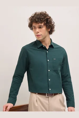 The Bear House Men Spread Collar Solid Cotton Tailored Fit Formal Shirt