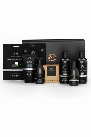 THE MAN COMPANY Set of 8 Ultimate Charcoal Grooming Kit