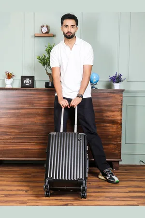 THE CLOWNFISH Stark Textured Hard Case Cabin Trolley Bag